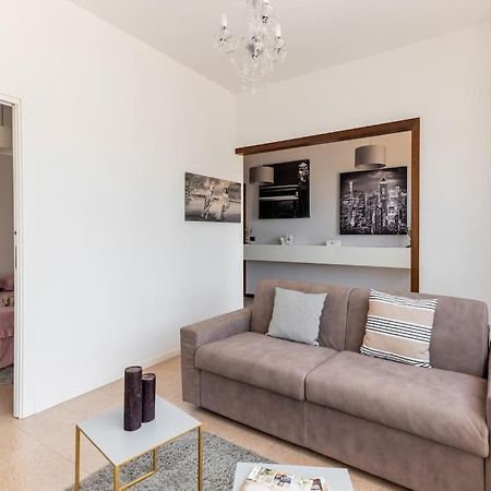 “Casa Moderna Con Parcheggio Privato” Apartment Imola Bagian luar foto