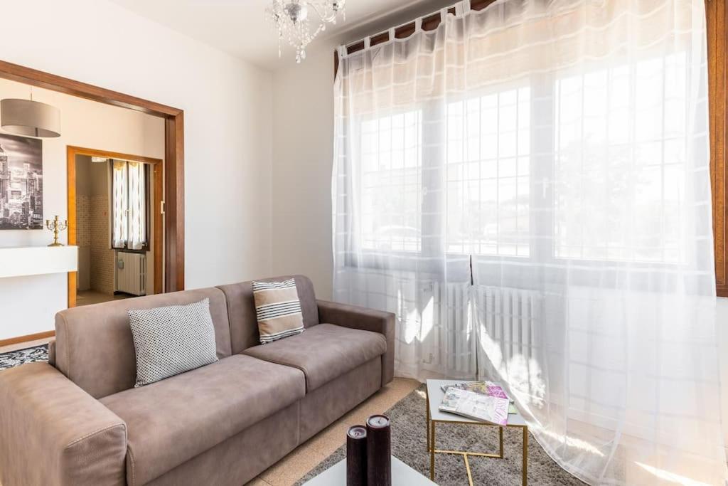 “Casa Moderna Con Parcheggio Privato” Apartment Imola Bagian luar foto