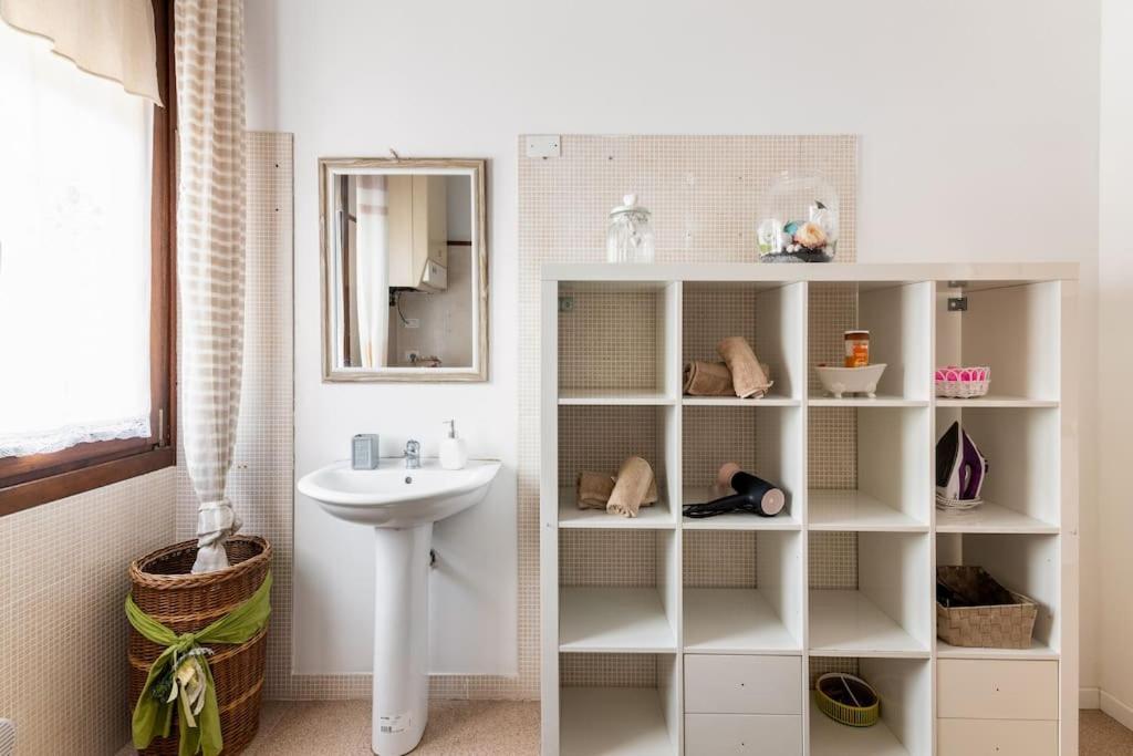 “Casa Moderna Con Parcheggio Privato” Apartment Imola Bagian luar foto