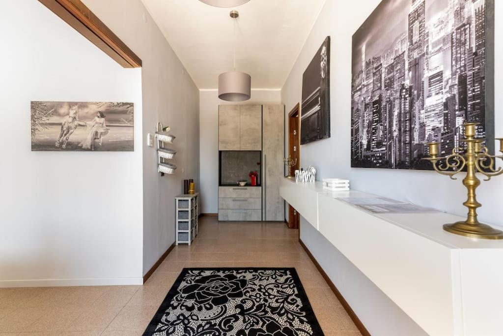 “Casa Moderna Con Parcheggio Privato” Apartment Imola Bagian luar foto