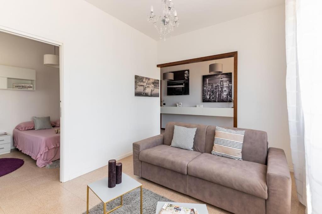 “Casa Moderna Con Parcheggio Privato” Apartment Imola Bagian luar foto